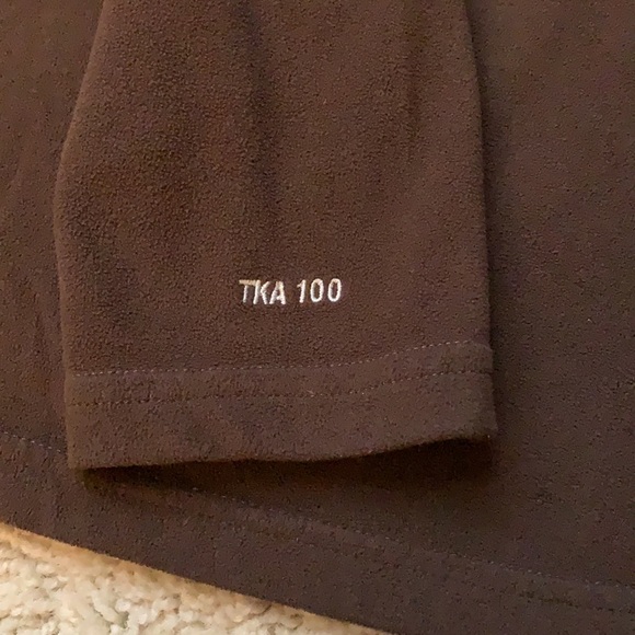 Women’s North Face 1/4 zip pullover - Picture 7 of 8